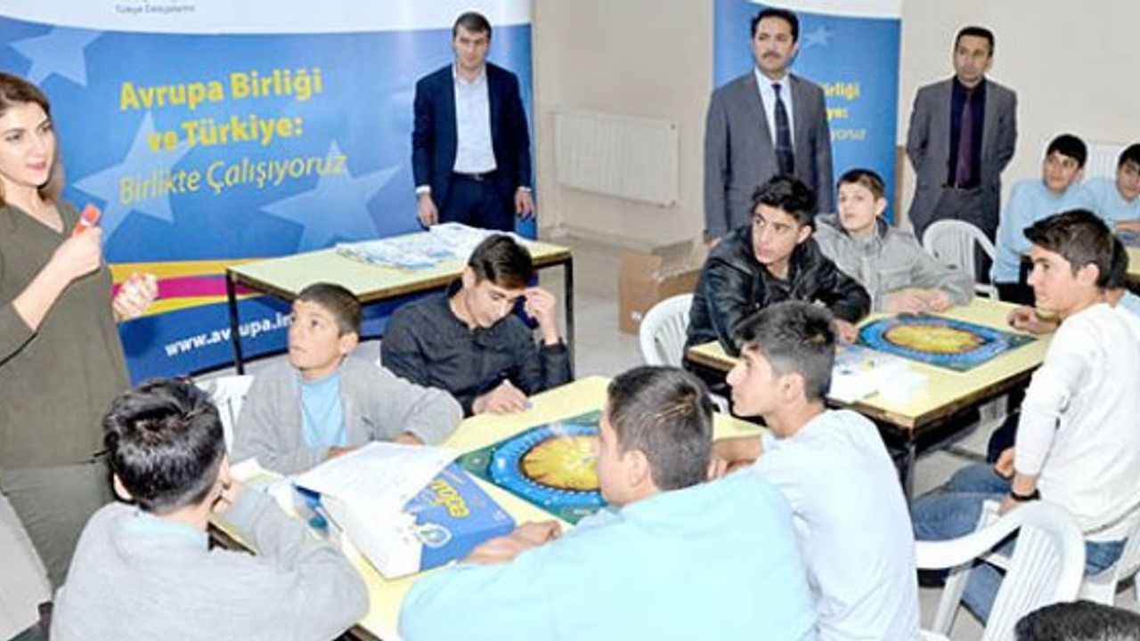 ERZURUM AB BİLGİ MERKEZİ’DEN ÖĞRENCİLERE “EVROPA” OYUNU