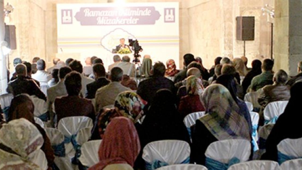 DOÇ. DR. ALTUN İSLAM DİNİNDEKİ AİLE KAVRAMINI ANLATTI