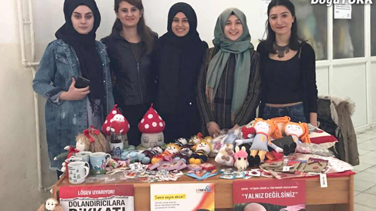 Halkla İlişkiler Bölümü öğrencilerinden anlamlı stant