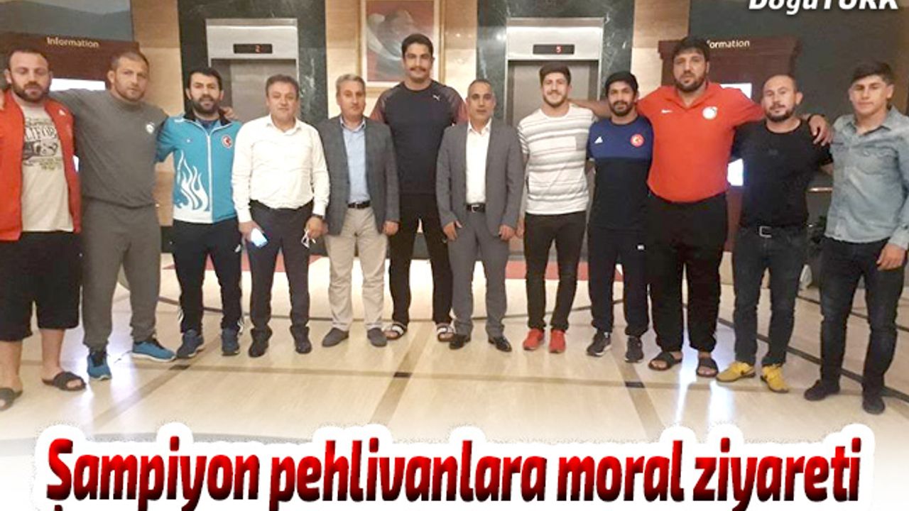 Taşkesenligil’den, şampiyon pehlivanlara moral ziyareti