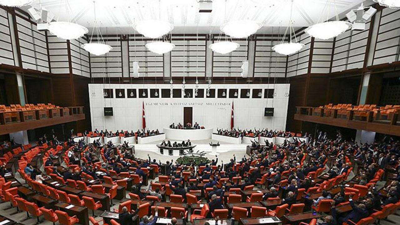 Irak ve Suriye tezkeresi Meclis'te kabul edildi