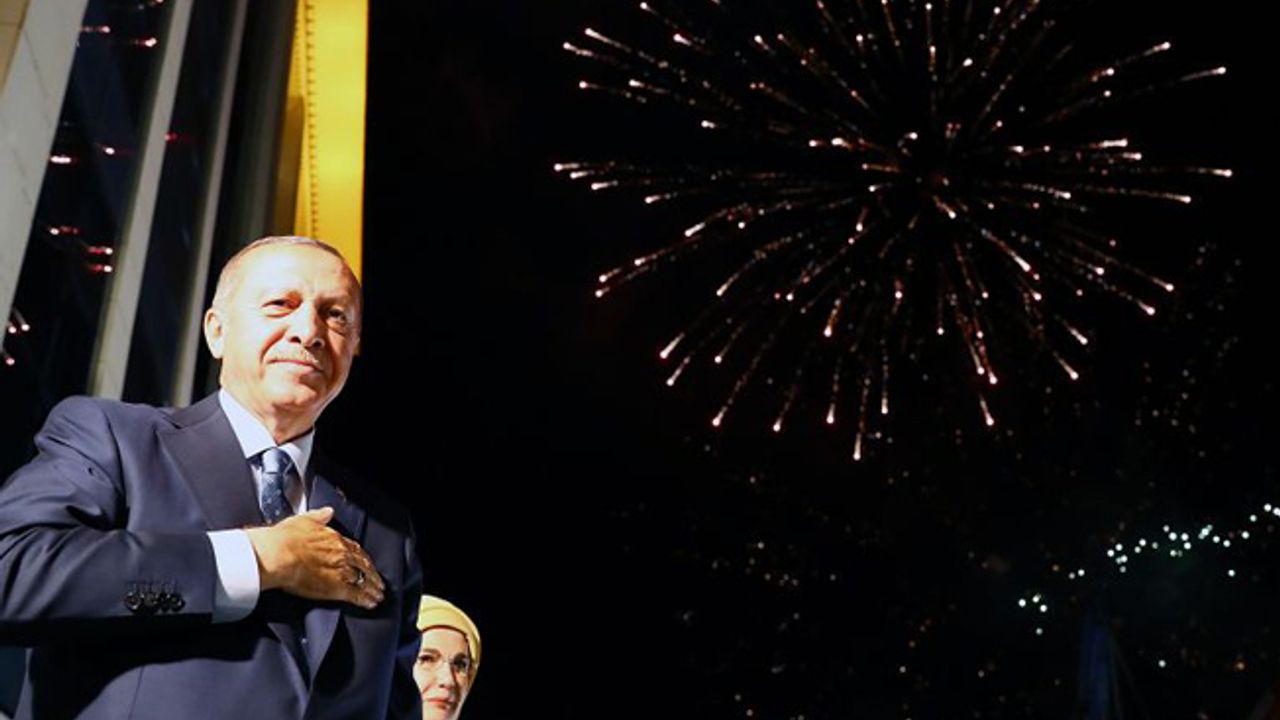 Cumhurbaşkanı Erdoğan, balkon konuşmasında vatandaşlara hitap etti