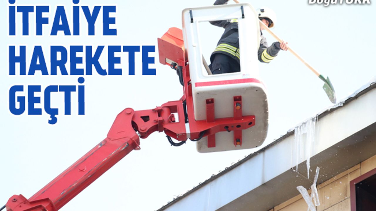 Çatılardaki riskli buz sarkıtlarına itfaiye müdahalesi