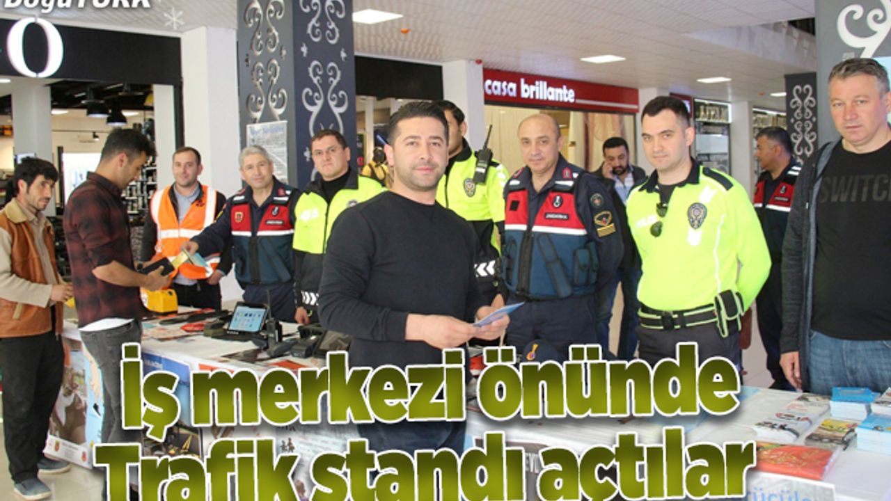 İş merkezi önünde Trafik standı açtılar
