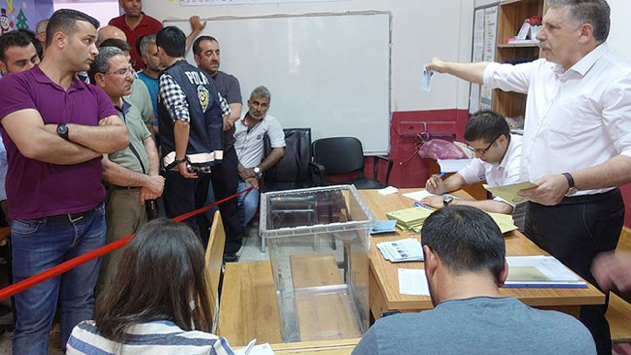 3 ilçe ve bir beldede yenileme seçimleri yapıldı