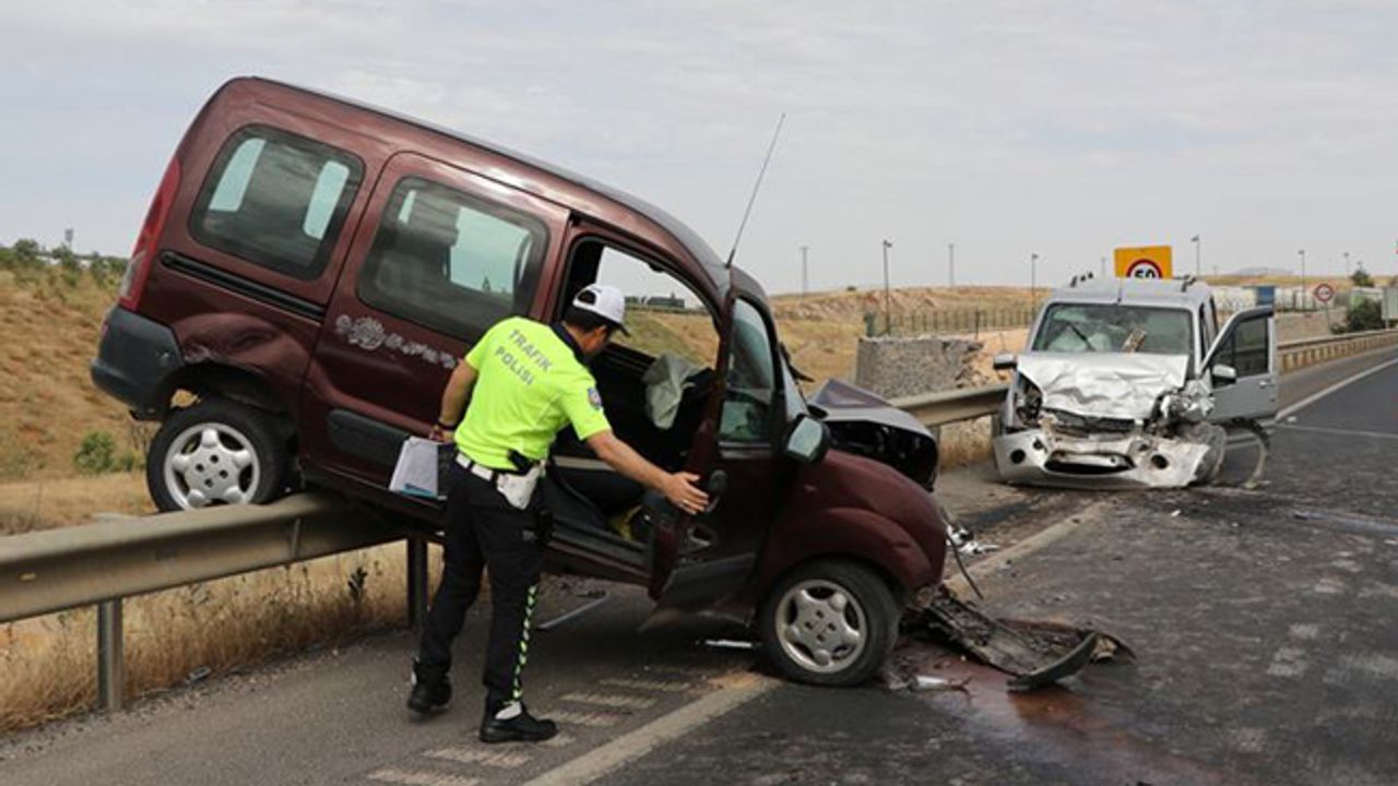 Trafik kazalarında 52 kişi hayatını kaybetti