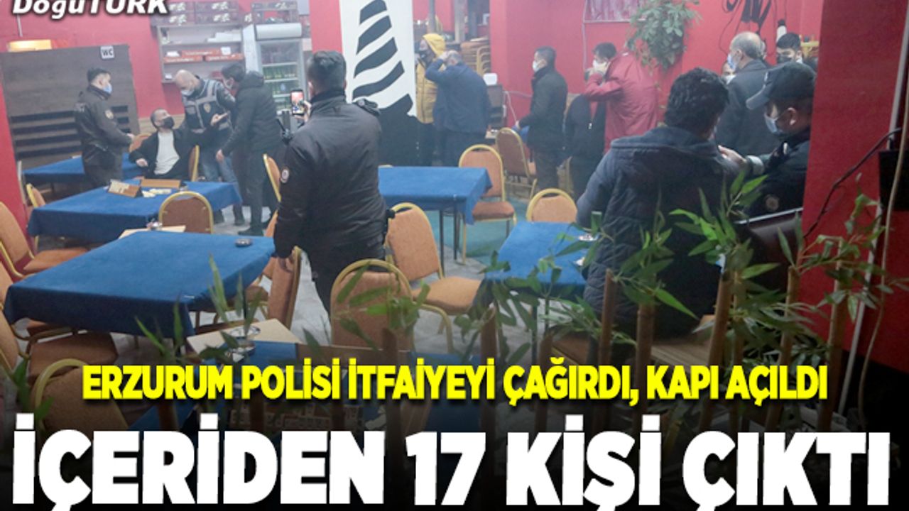 Loş ışık altında oyun oynarken yakalandılar