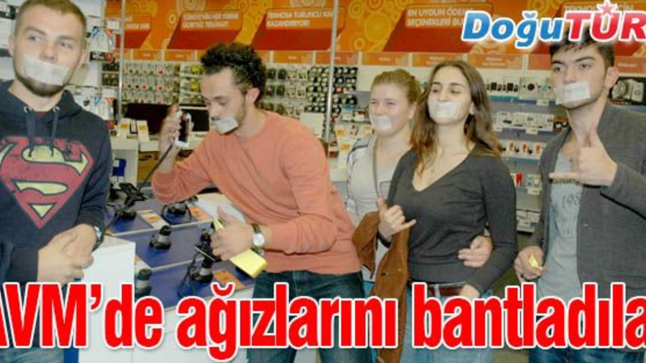 ERZURUM AVM’DE AĞIZLARI BANTI OLAN 30 GENÇ, GÖRENLERİ ŞAŞIRTTI