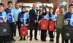 Levent Çakmur kutladı hediye verdi