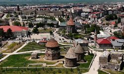 'Erzurum Kümbetleri' izleyiciyle buluştu