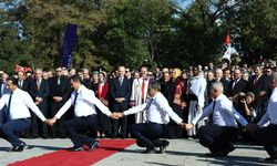 Onlar bar tuttu, herkes onlara tutuldu