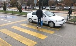 Siz siz olun yaya geçidinden geçerken iki kere düşünün!