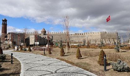 ERZURUM'DA VATANDAŞLAR "EVDE KAL" ÇAĞRISINA UYUYOR