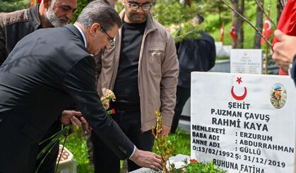 Arefe Günü’nde şehitlik ziyareti