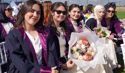 ETÜ'de mezuniyet coşkusu yaşandı