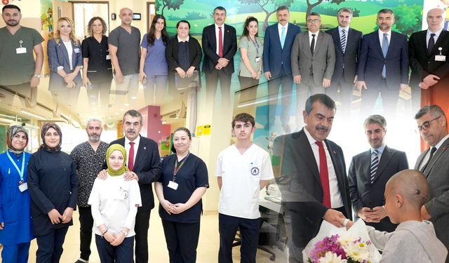 Bakan Tekin'den hastanede tedavi gören çocuklara ziyaret