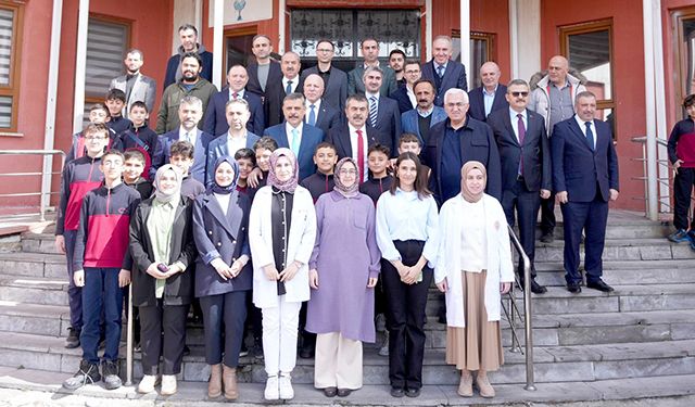 Bakan Tekin’den doğum günü sürprizi