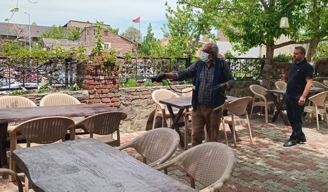 Bahçelerde yaz mesaisi sürüyor