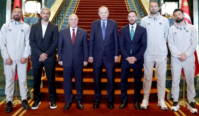Şampiyonluk kupası Cumhurbaşkanı’na sunuldu