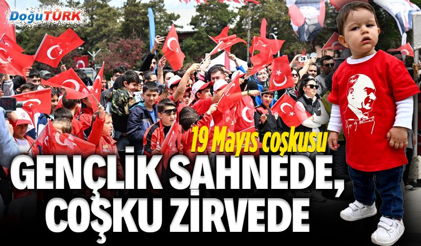 Gençlik sahnede, coşku zirvede...