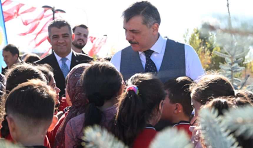 Vali Çiftçi, miniklerle geleceğe nefes oldu