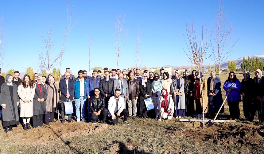 ETÜ mezunları kampüste buluştu...