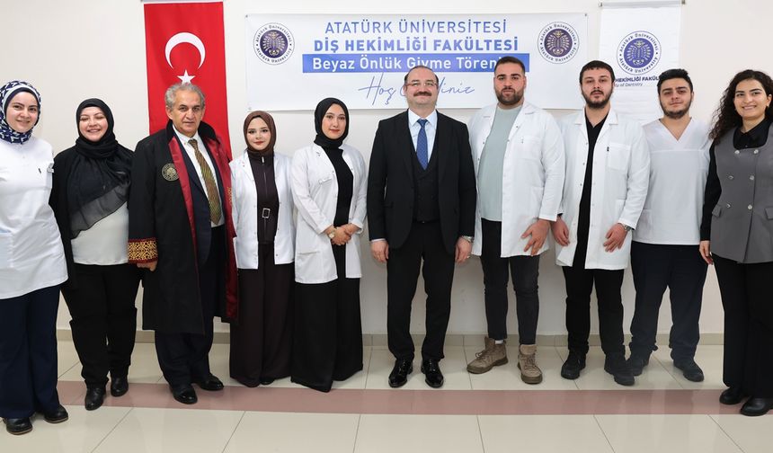 Geleceğin diş hekimleri önlük giydi