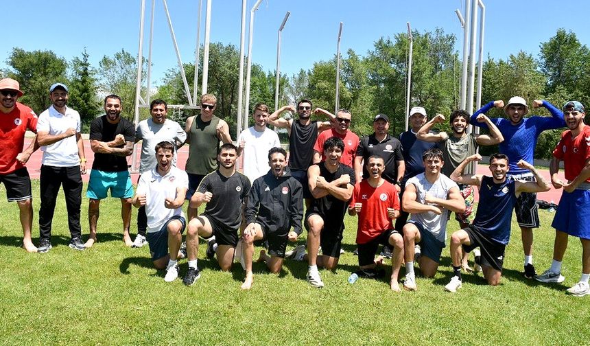 Ay-yıldızlı yumruklar Erzurum'da