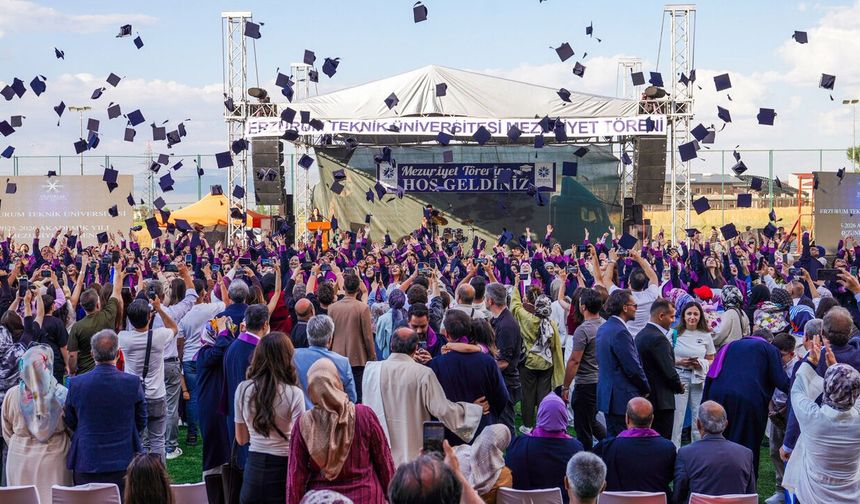 ETÜ'de mezuniyet coşkusu yaşandı
