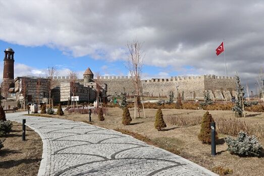 ERZURUM'DA VATANDAŞLAR "EVDE KAL" ÇAĞRISINA UYUYOR