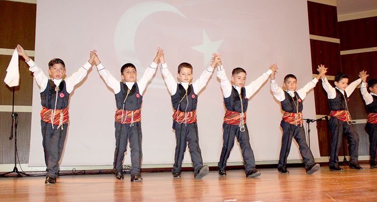 Halk Oyunları