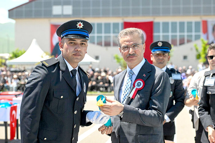 Polis 8